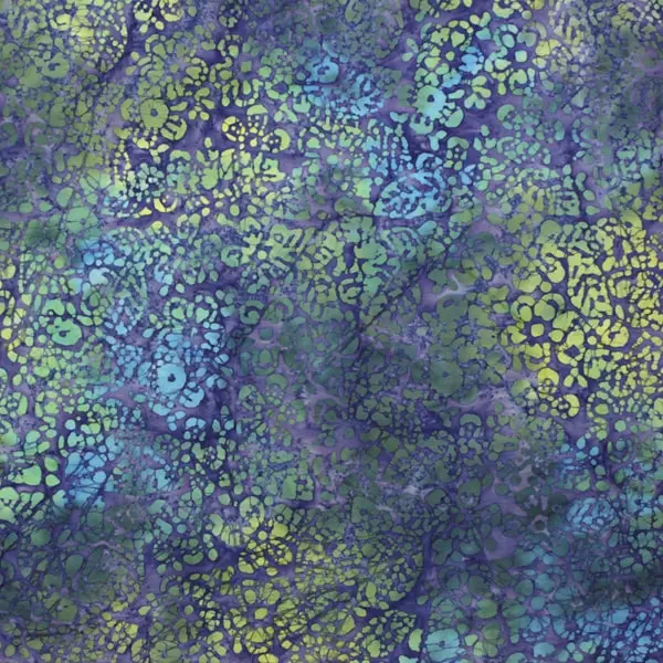 Azul Colores, Batik de base color azul estampada con colores lilas y amarillos