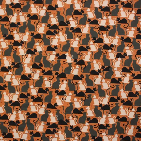 Fluffy Gatos, Tela color caldera estampada con imagenes de gatos de diferentes colores