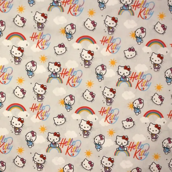Kitty Arcoíris, La gatita Hello Kitty sobre gris perla y nubes blancas