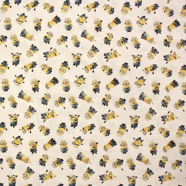 Minions 2, Los famosos Minions en acción sobre fondo blanco
